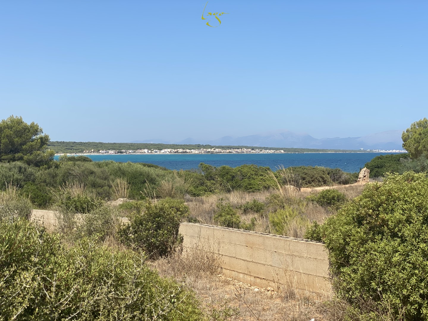 1.600 m2 plot for Villa directly at the sea